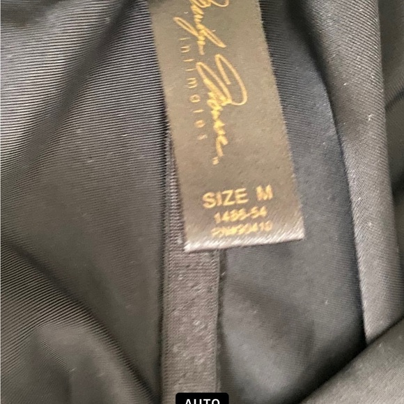 BODY Shaper by Marilyn Monroe. Sexy and does the trick. Hook & eye closure M
C - Picture 9 of 10